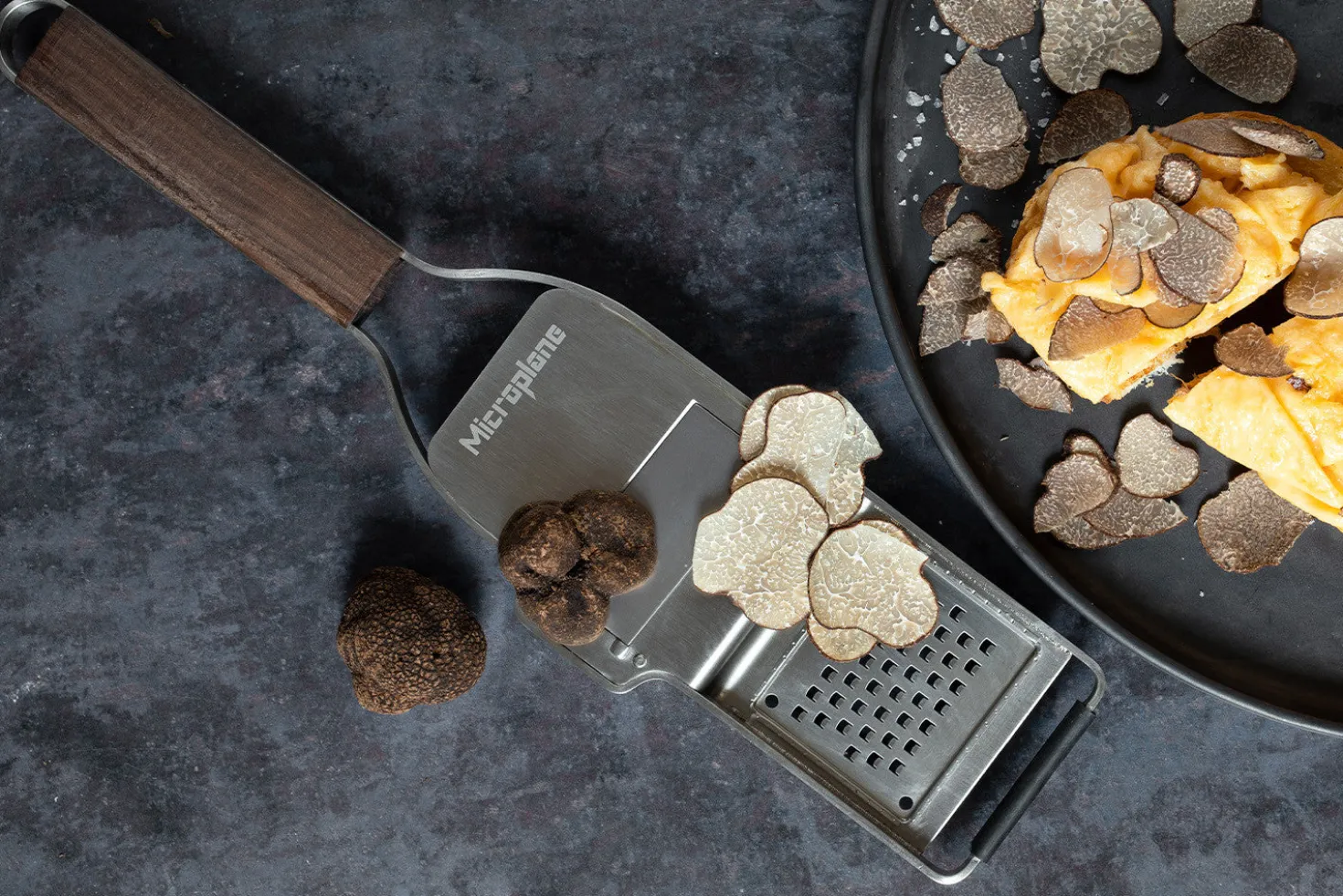 Râpe à truffe 2-en-1 Microplane Master manche en noyer