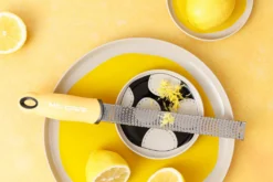 Râpe-Zesteur Microplane Premium Pop of Colour Crème de Citron - 20,3cm