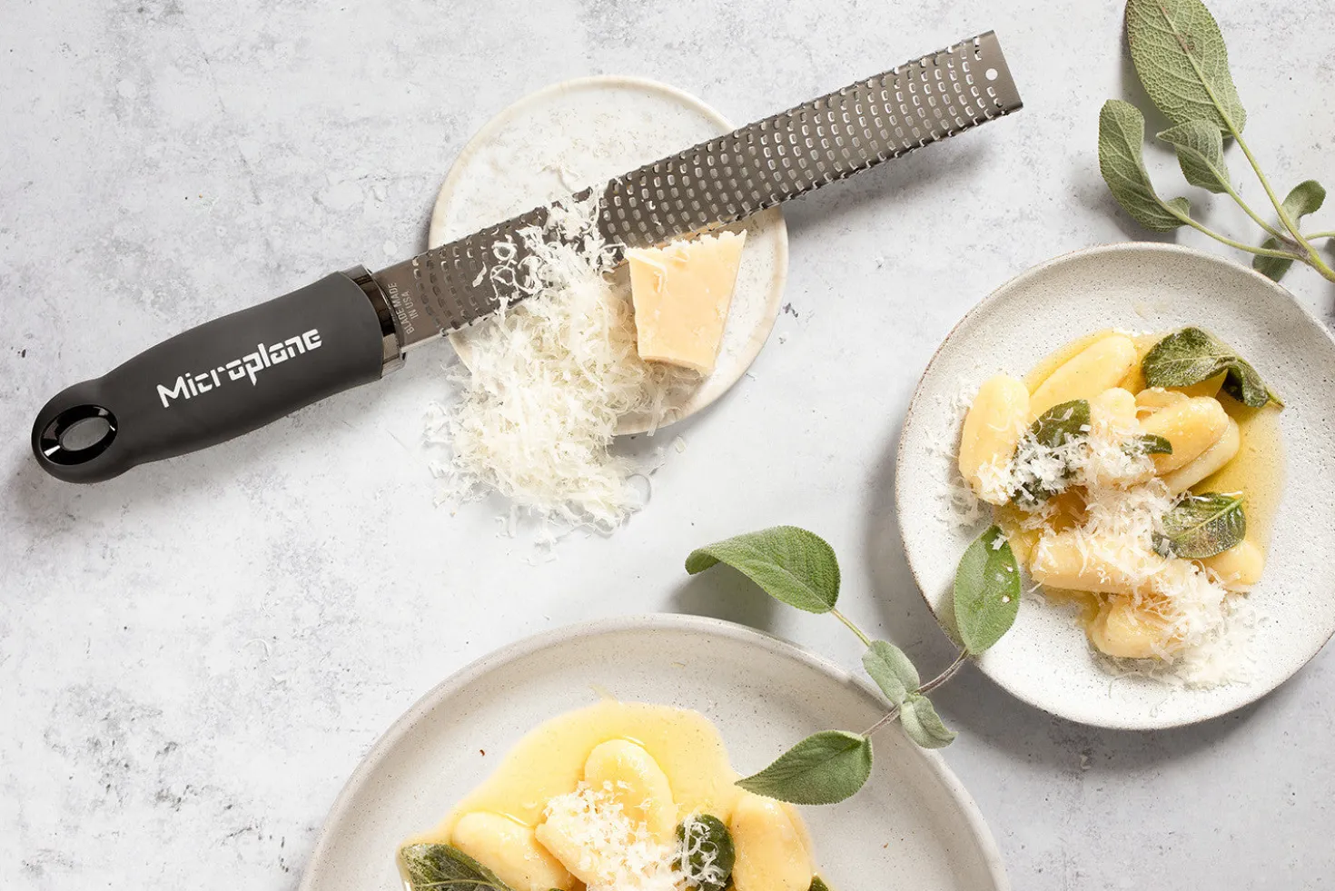 Râpe-zesteur Microplane Premium Classic Gris Orage - 20,3cm
