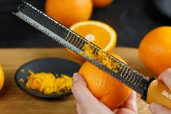 Râpe-zesteur Microplane Premium Classic Jaune Moutarde - 20,3cm