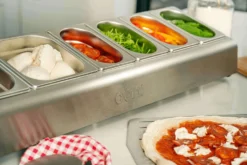 Saladette Ooni inox + 6 bacs à garnitures pour pizzas avec couvercles