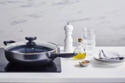 Sauteuse Beka Pro Induc revêtement céramique antiadhérent + couvercle en verre