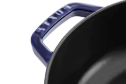 Sauteuse Staub Chistera en fonte émaillée bleu intense