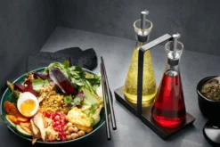 Set de 2 distributeurs à vinaigre et à huile Gefu X-Plosion en verre 250ml + support acacia