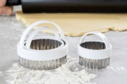 Set de 3 emporte-pièces cannelés KitchenCraft en inox avec poignées