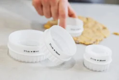Set de 7 emporte-pièces KitchenCraft à double tranchant en polymère blanc