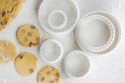 Set de 7 emporte-pièces KitchenCraft à double tranchant en polymère blanc