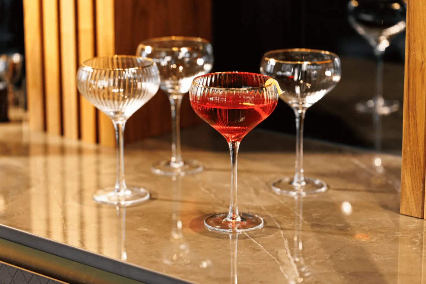 Set de 4 verres à coupe Mikasa Sorrento en cristal pur avec bord doré 350ml