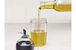 Shaker à vinaigrette OXO 236ml