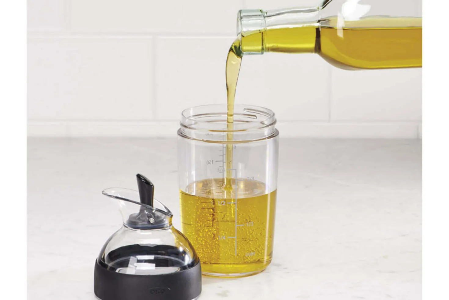 Shaker à vinaigrette OXO 236ml