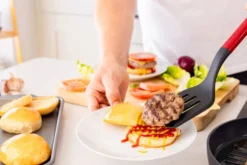 Spatule ajourée Kitchen Aid en nylon 34cm