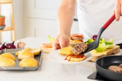 Spatule ajourée Kitchen Aid en nylon 34cm
