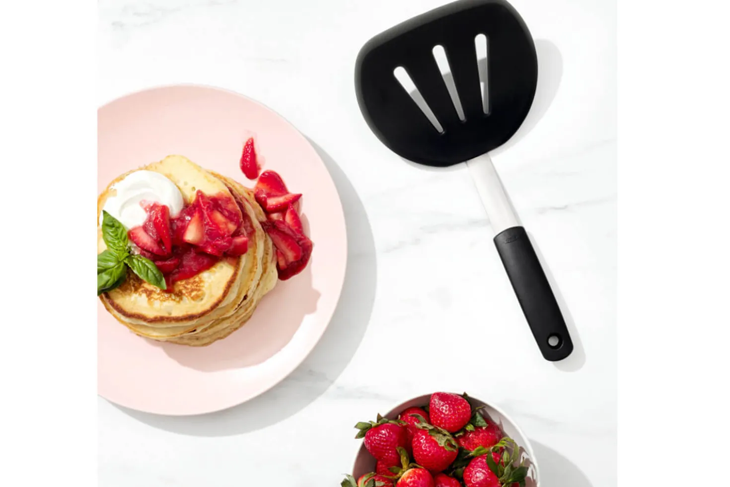 Spatule extra large flexible ajourée OXO en silicone