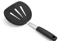 Spatule extra large flexible ajourée OXO en silicone