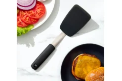 Spatule large flexible OXO en silicone