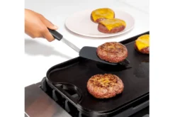 Spatule large flexible OXO en silicone