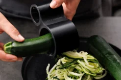 Taille légumes Microplane noir - Spaghettis de légumes