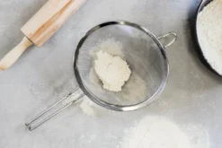 Tamis rond MasterClass à mailles fines en acier inoxydable 18cm