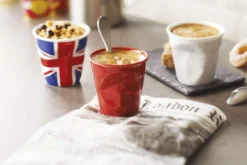 Tasse Revol Espresso Froissé 8cl en porcelaine piment
