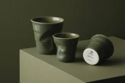 Tasse Revol Espresso Froissé 8cl en porcelaine Vert Garrigue